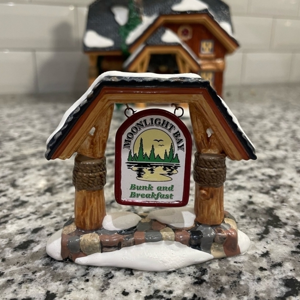 Dept 56: Moonlight Bay Bunk and Breakfast, Original Snow Village, Department 56, - Picture 3 of 5